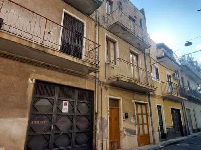 Casa con 6 locali in vendita in Via Montecarlo, Paternò
