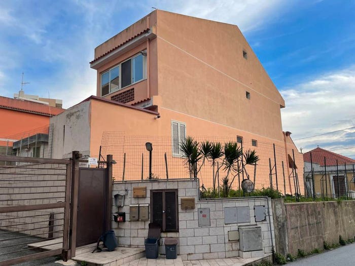 Casa con 6 locali in vendita in Via Pirrotta, Faro Superiore Sperone, Messina