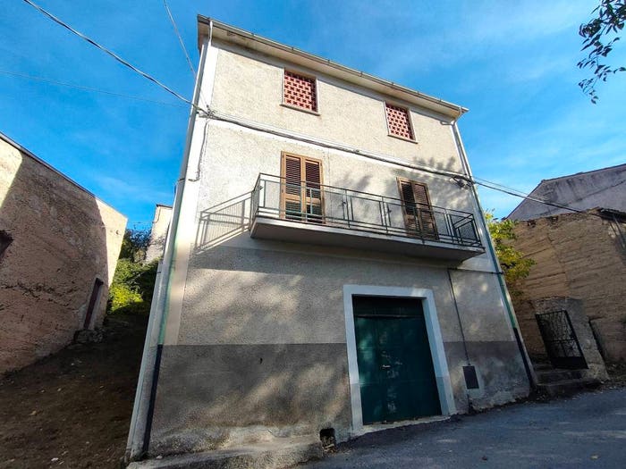 Appartamento trilocale in vendita in Via Rio, San Benedetto in Perillis