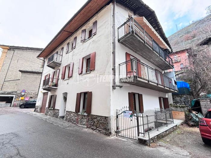 Appartamento quadrilocale in vendita in Via Pierino Chanoux, Villeneuve