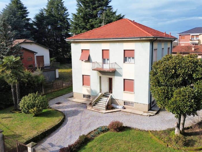 Casa con 6 locali in vendita in Via Magenta, Centro, Cislago