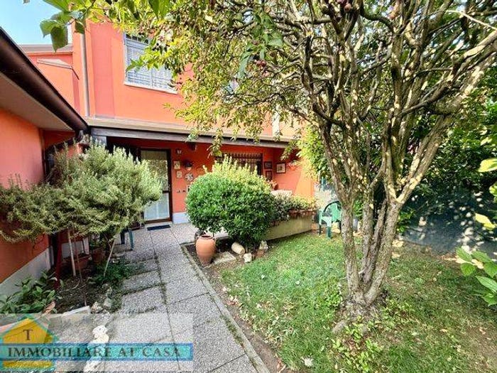 Casa quadrilocale in vendita in Via Aguzzoli Paris, Lemizzone, Correggio