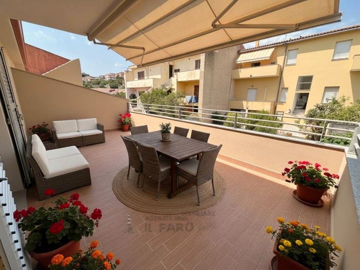 Appartamento trilocale in vendita in Via Brigata Sassari, La Maddalena