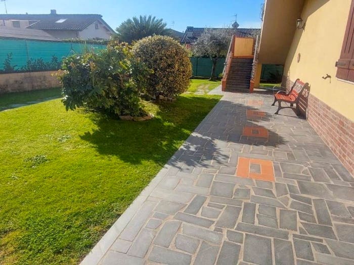 Casa con 6 locali in vendita in Via Romagnano, Romagnano, Massa