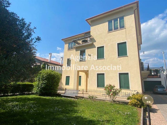 Casa quadrilocale in vendita in Via Trieste, Centro, Bassano del Grappa