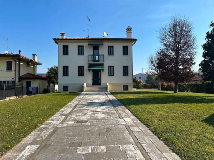 Casa con 6 locali in vendita in Via Magnadola, Zona Industriale Sud, Motta di Livenza