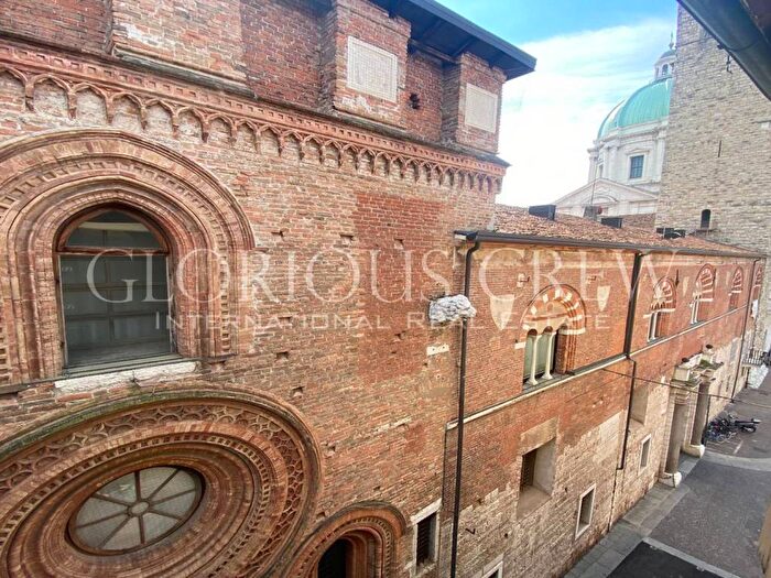 Appartamento trilocale in vendita in Vicolo SAgostino, Castello Via Musei, Brescia