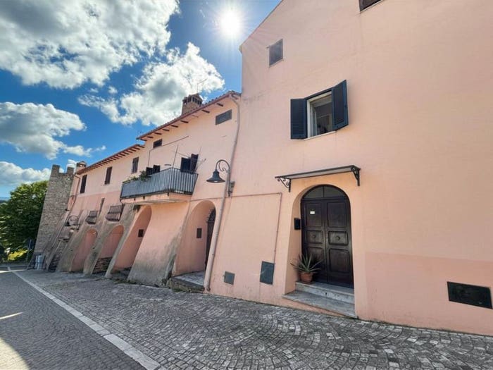 Appartamento con 5 locali in vendita in Via Giuseppe Garibaldi, Centro, Montebuono