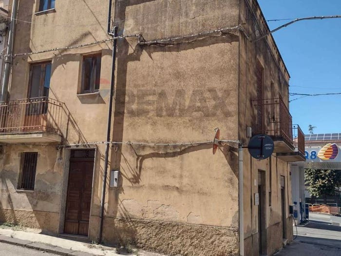 Casa con 6 locali in vendita in Via Giuseppe Garibaldi, Mirabella Imbaccari