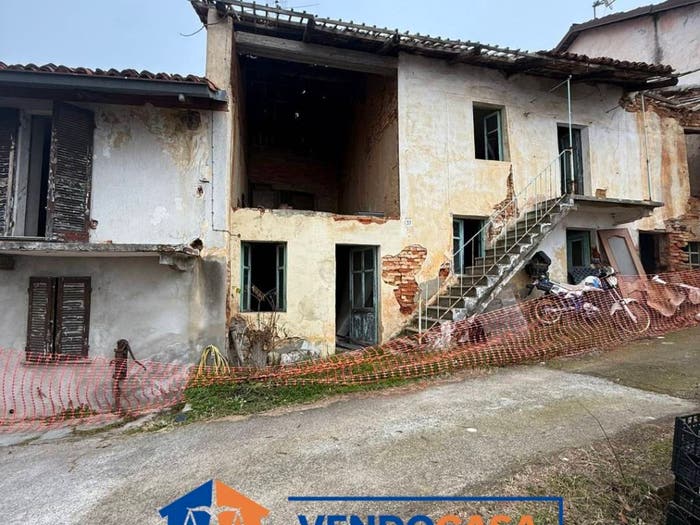 Casa quadrilocale in vendita in Via Rivà, Centro, Pocapaglia