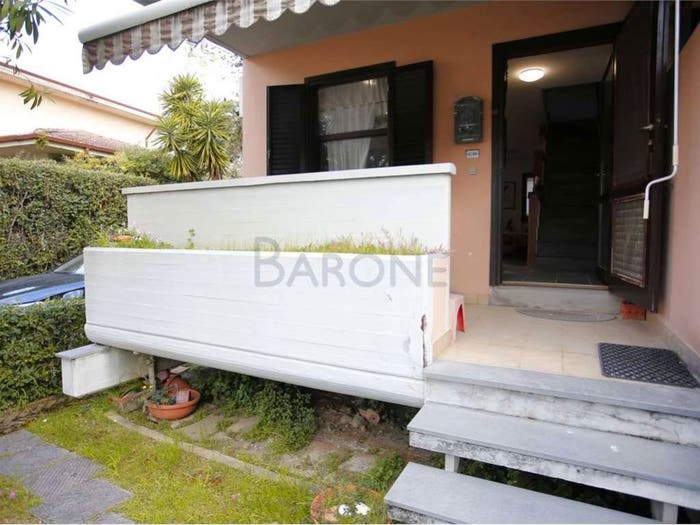 Casa con 5 locali in vendita in via pisa, Marina di Massa Centro, Massa