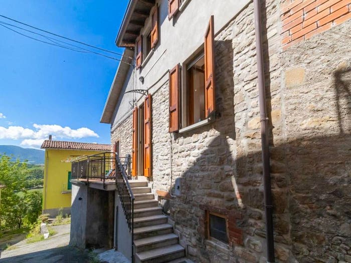 Casa quadrilocale in vendita in Via Crocile, Lupazzano, Neviano degli Arduini