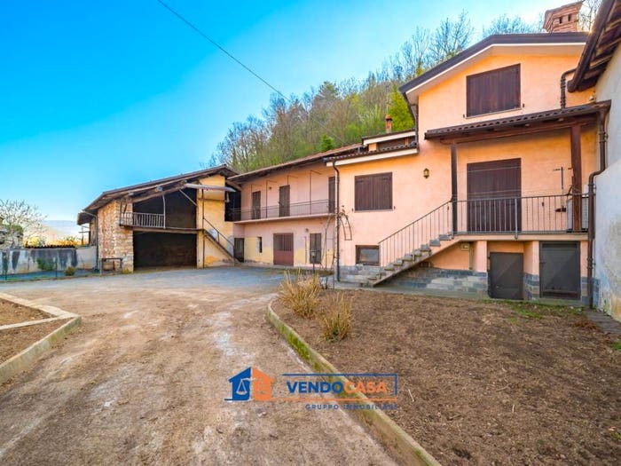Casa con 6 locali in vendita in Via Fontanile, Valgrana