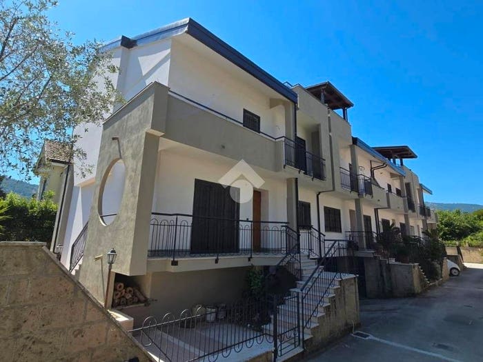 Casa con 5 locali in vendita in Via Starza, Sant'Agata de' Goti