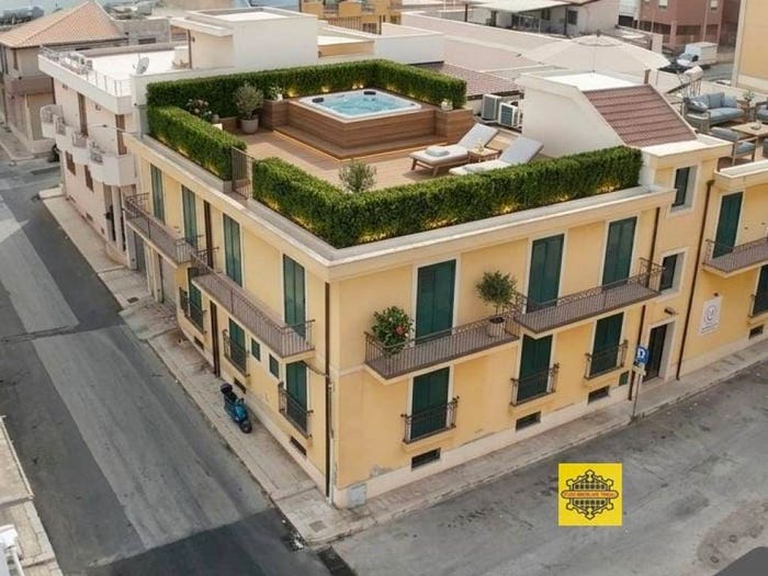 Appartamento trilocale in vendita in piazza denaro, Centro, Avola