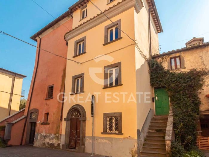 Appartamento con 6 locali in vendita in Viale Alfonso e Giovanni Agosti, Bagnoregio