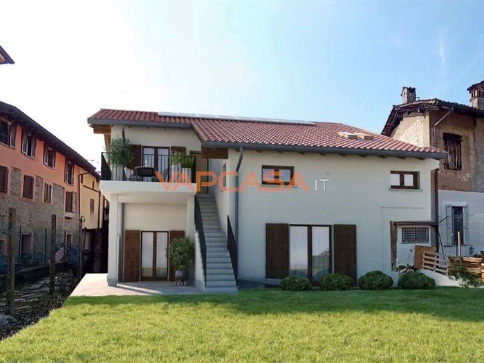 Casa con 6 locali in vendita in PIAZZA ROMA, Levate
