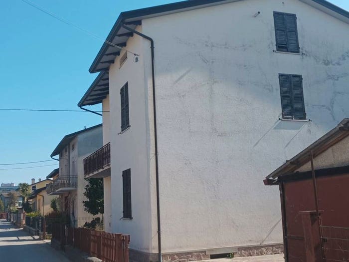 Casa con 6 locali in vendita in Via Londra, Bastia, Bastia Umbra