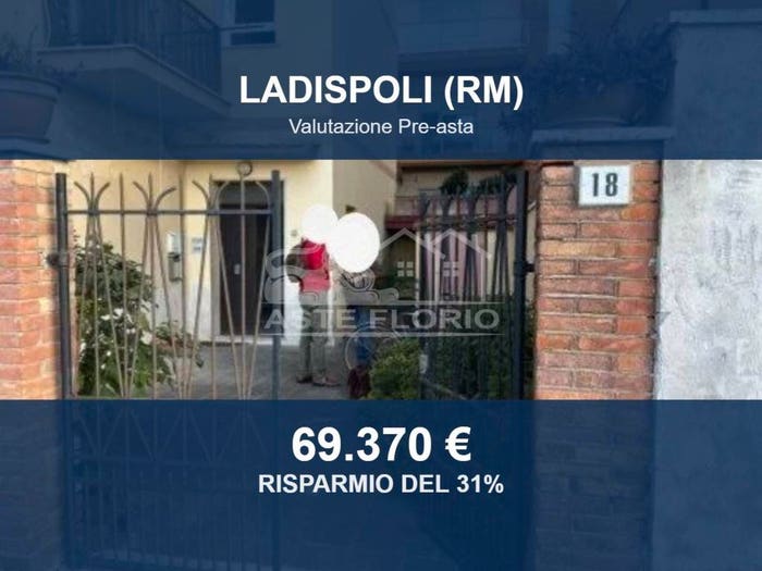 Appartamento trilocale in vendita in Via Flavia, Centro, Ladispoli