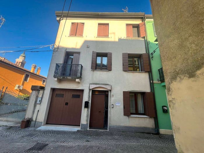 Casa con 6 locali in vendita in Via Riccardo Malfatti, Centro, Adria