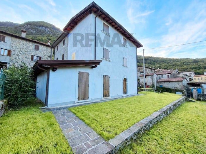 Casa con 6 locali in vendita in Azzano, Seravezza