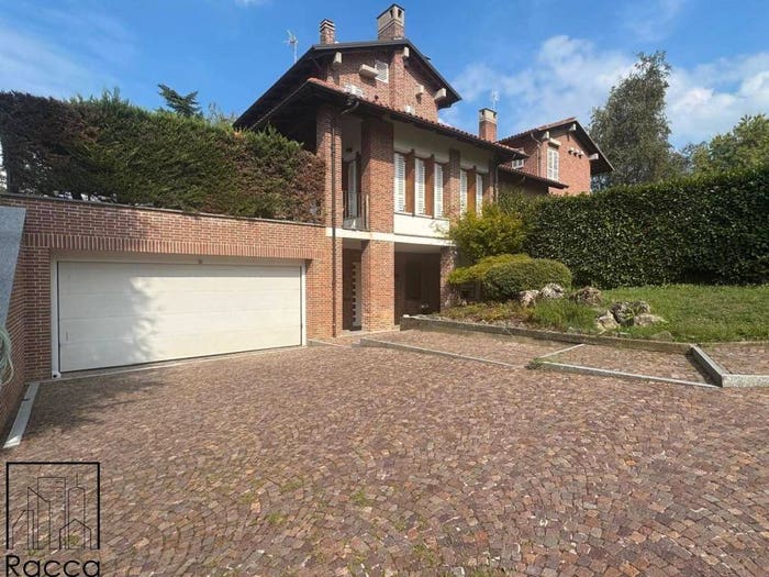 Casa con 6 locali in vendita in VIALE REGINA ELENA, Centro, Fossano