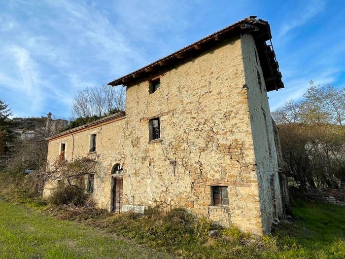 Casa con 6 locali in vendita in Via Roma, Cessole
