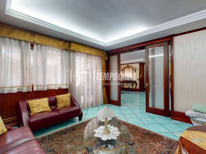 Appartamento con 5 locali in vendita in Via Paolo Riverso, Aversa