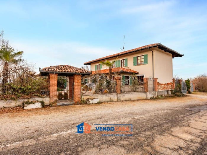 Casa con 6 locali in vendita in Frazione San Bernardo, Bene Vagienna