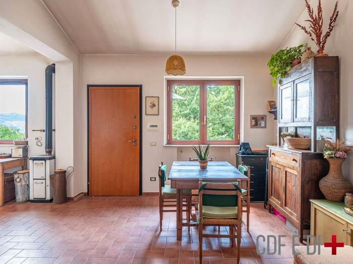 Appartamento trilocale in vendita in Via delle Petriane, Orvinio