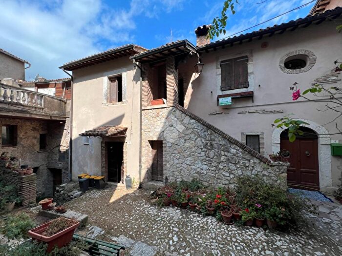 Appartamento bilocale in vendita in Via Cavour, Cottanello