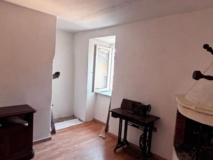 Casa quadrilocale in vendita in Via Scorpacciano, Ortonovo, Luni
