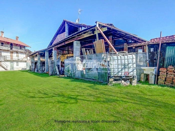 Casa quadrilocale in vendita in Via Panighini, Centro, Borgomanero
