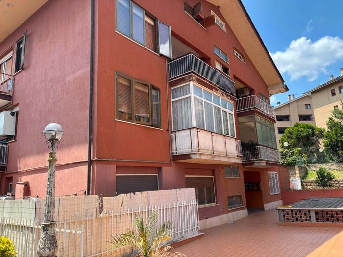 Appartamento trilocale in vendita in Via Fontanastasia, Centro, Castelnuovo di Porto