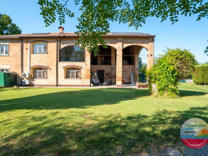 Casa con 6 locali in vendita in Piazza Unità d'Italia, Centro, Jolanda di Savoia