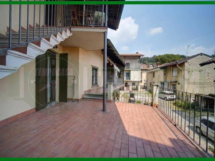 Casa trilocale in vendita in Via Filippo Corridoni, Centro, Gavirate