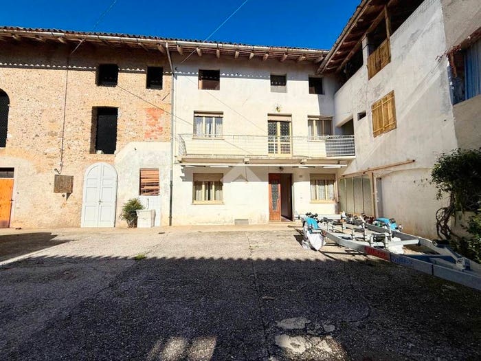 Casa quadrilocale in vendita in Via Duca D'Aosta, Plasencis, Mereto di Tomba