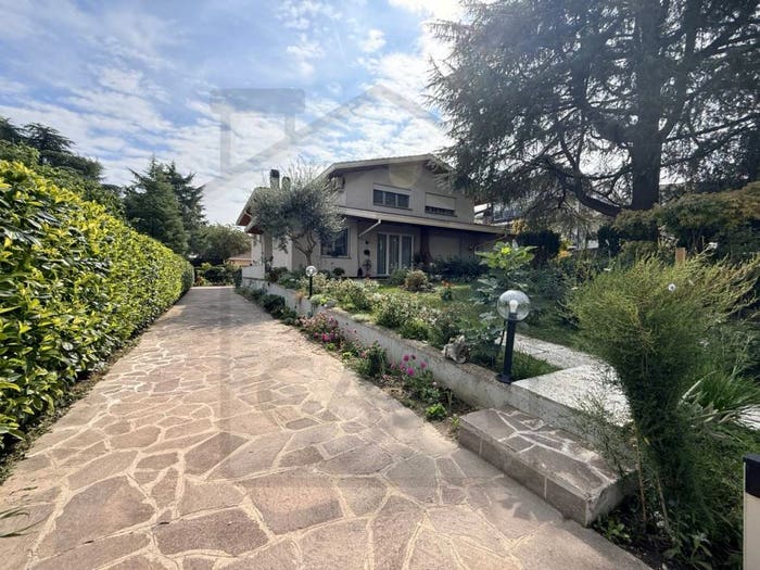 Casa con 6 locali in vendita in Via Gaetano Donizzetti, Centro, Montegrotto Terme