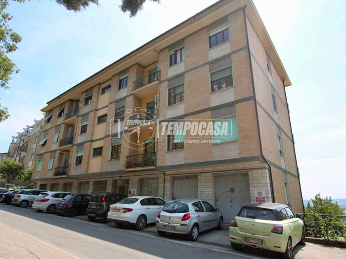 Appartamento con 5 locali in vendita in Viale Nicola Ciccolungo, Centro, Fermo