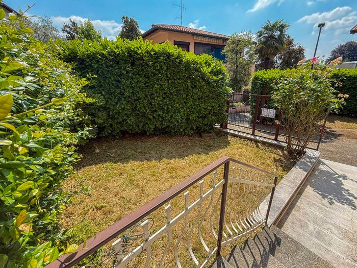 Casa quadrilocale in vendita in Via Francesco Petrarca, Centro, Airuno