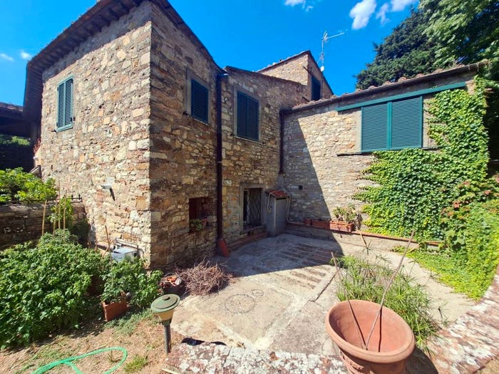 Casa con 6 locali in vendita in Serpiolle, Firenze