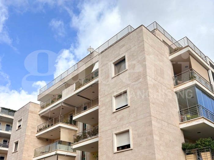 Appartamento quadrilocale in vendita in Via dei Falconi, Bonaria, Cagliari