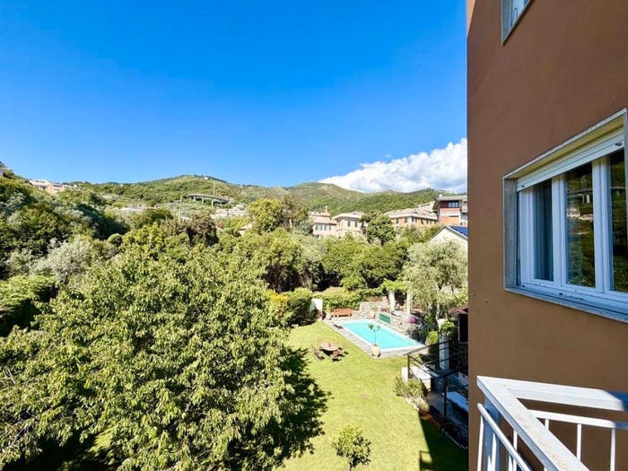 Appartamento quadrilocale in vendita in Viale Quartara, Quarto, Genova