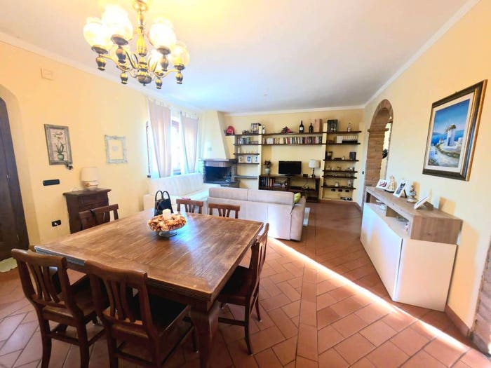 Casa con 5 locali in vendita in Lamporecchio