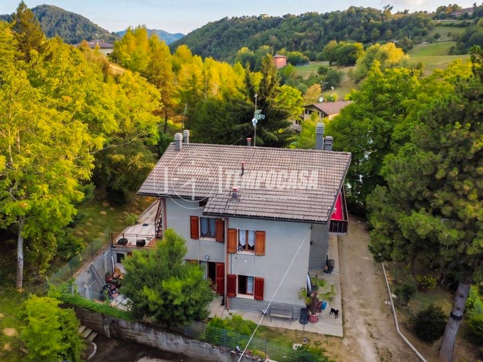Casa con 6 locali in vendita in Via Europa, Centro, Montese