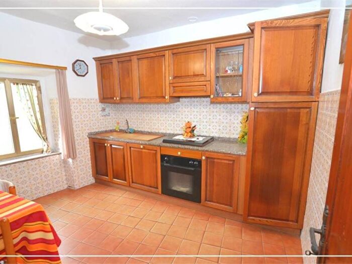 Casa con 6 locali in vendita in Serravalle Pistoiese
