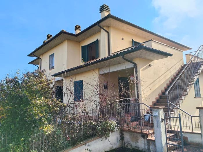 Appartamento con 6 locali in vendita in Via Fioretti, Pozzuolo, Castiglione del Lago