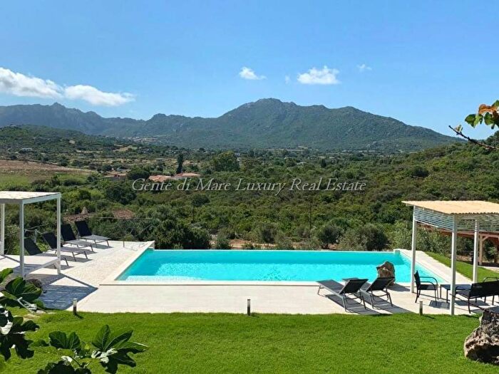 Casa con 6 locali in vendita in Via Antonio Gala, Cugnana, Olbia