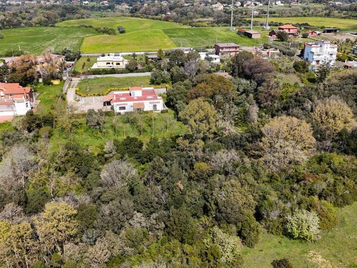 Casa con 6 locali in vendita in Via Avisio, Fossignano, Aprilia