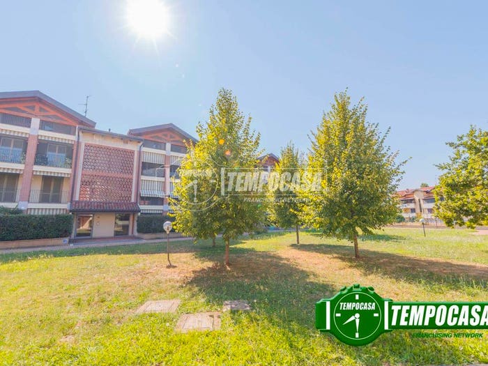 Appartamento trilocale in vendita in Via Sandro Pertini, Rosate